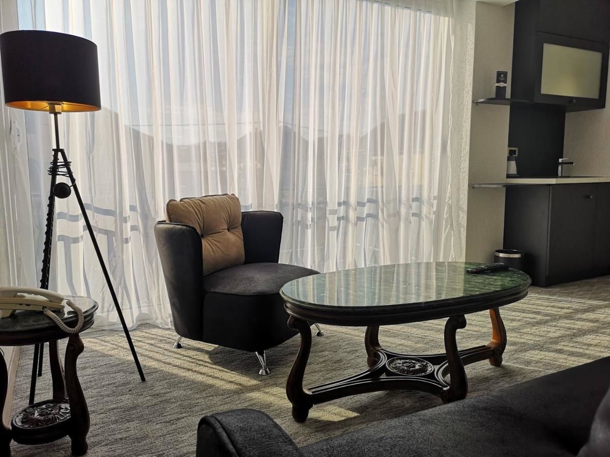 Отель Hotel Ideal Подгорица