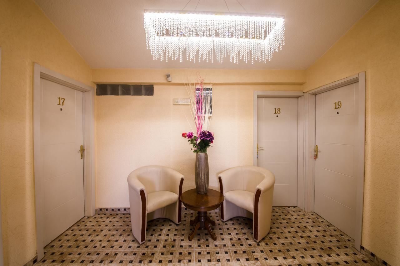 Отель Hotel Ideal Подгорица