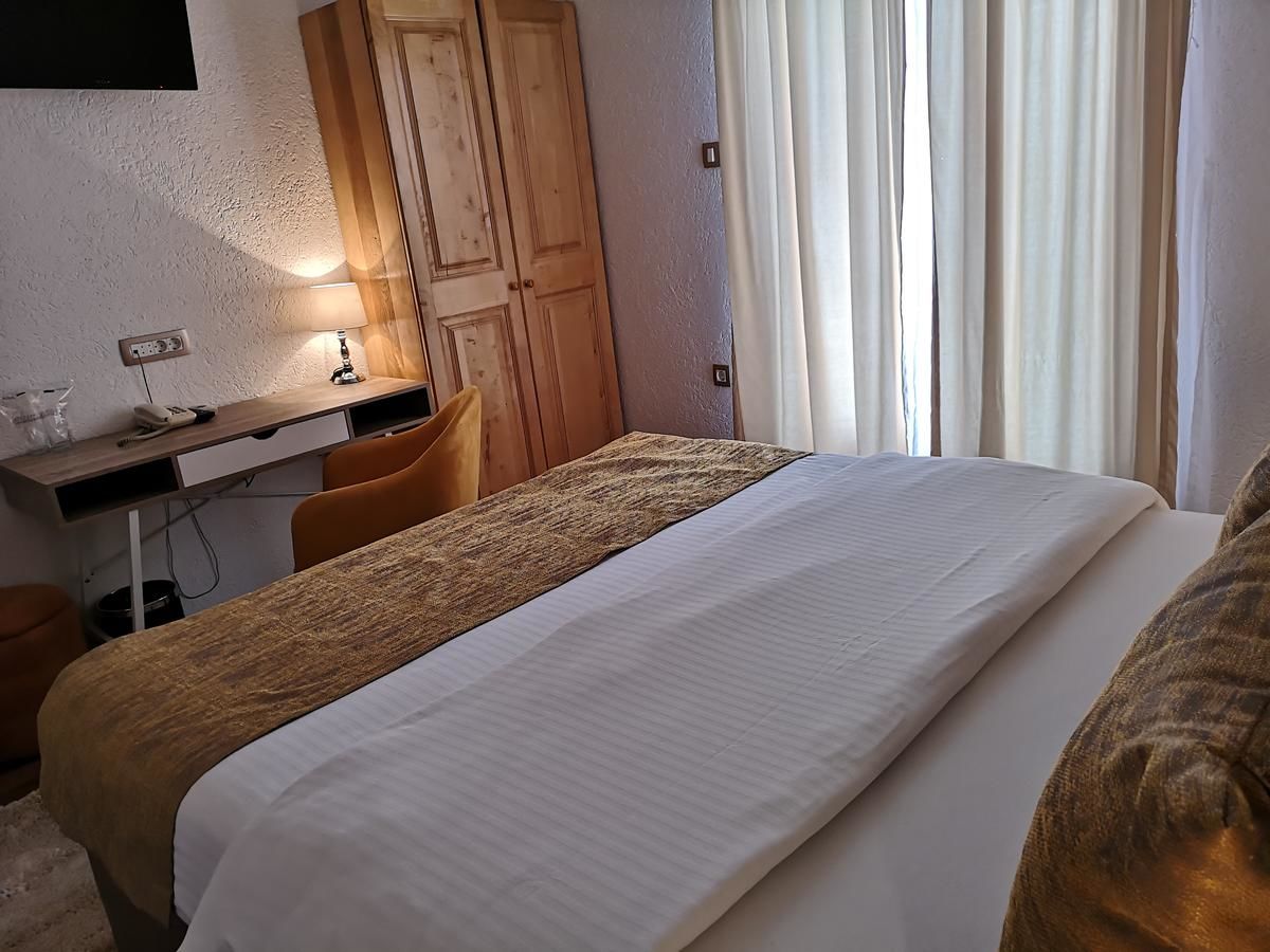 Отель Hotel Ideal Подгорица