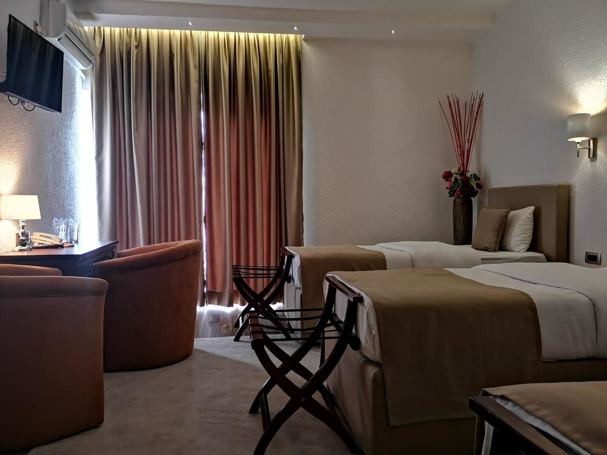 Отель Hotel Ideal Подгорица