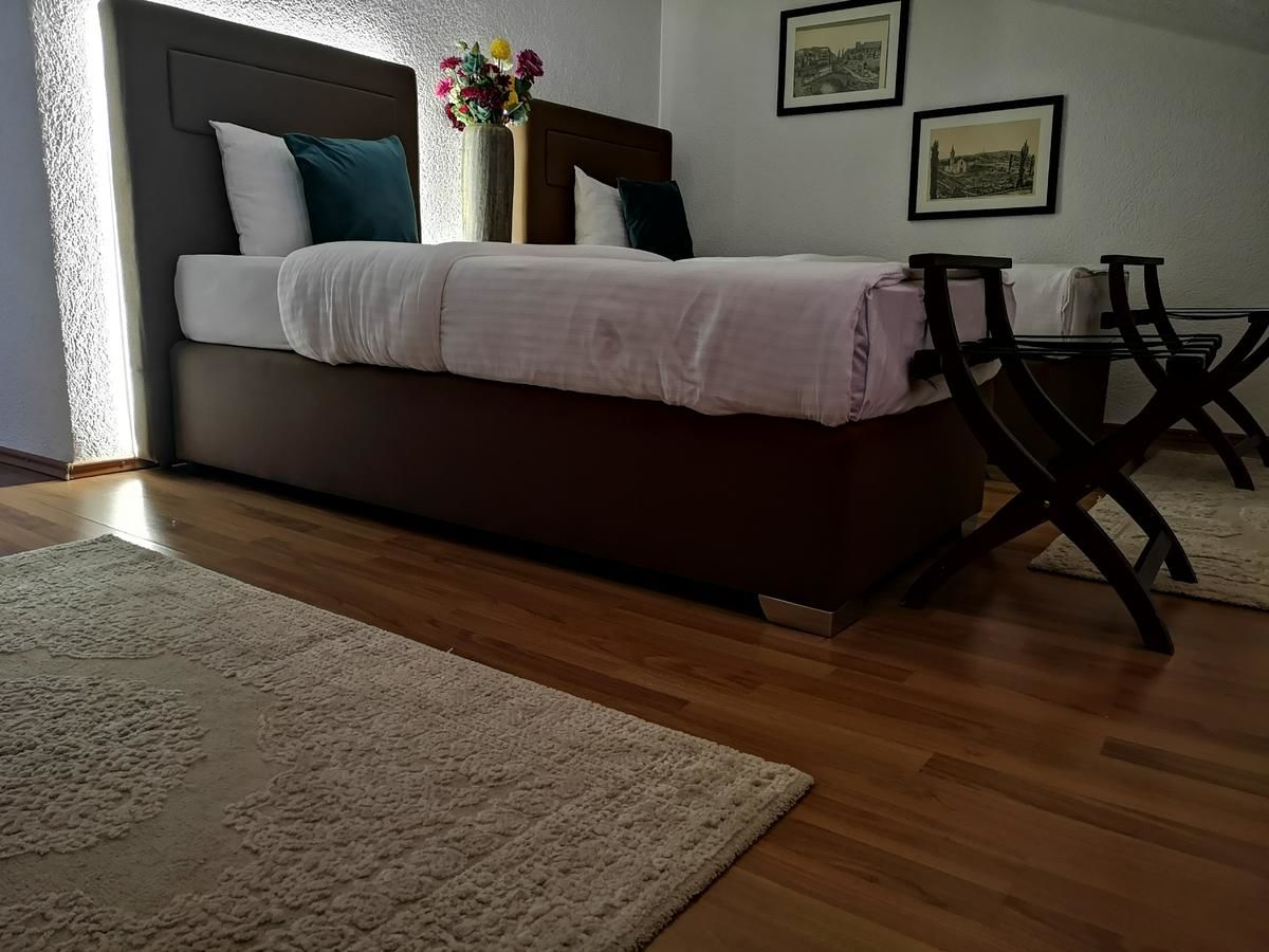 Отель Hotel Ideal Подгорица