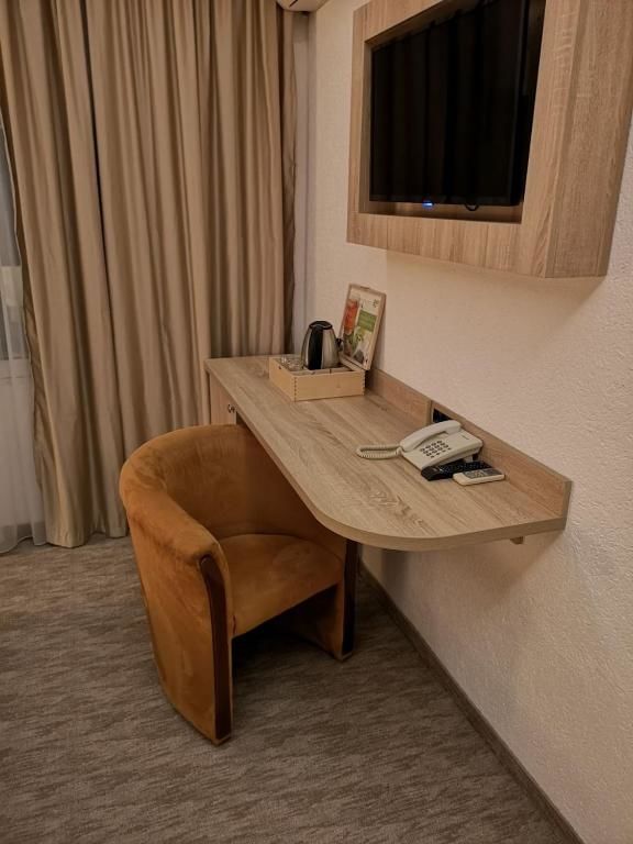 Отель Hotel Ideal Подгорица