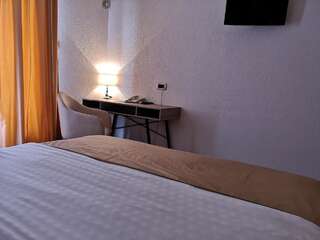 Отель Hotel Ideal Подгорица Двухместный номер Делюкс с 1 кроватью и балконом-7